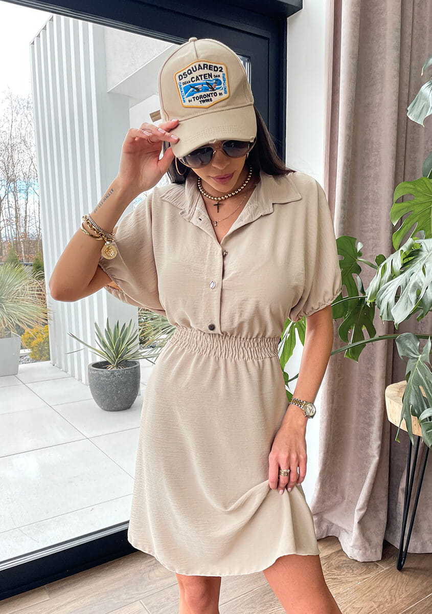 Abito donna con colletto sartoriale e vita definita