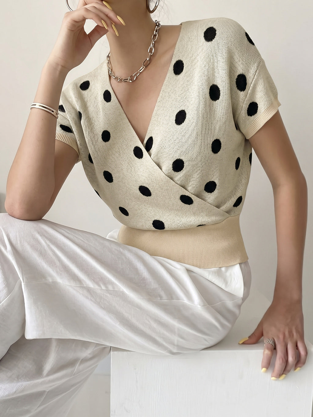 Top femme en maille à col V à pois - Léger et ravissant