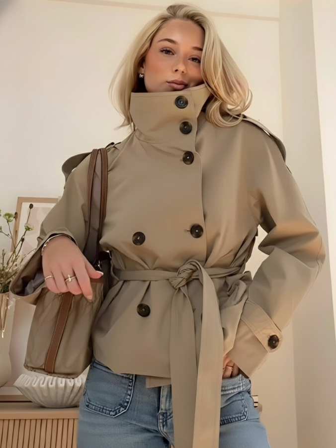 Giacca corta da donna con cintura e doppio petto - Chic e strutturata