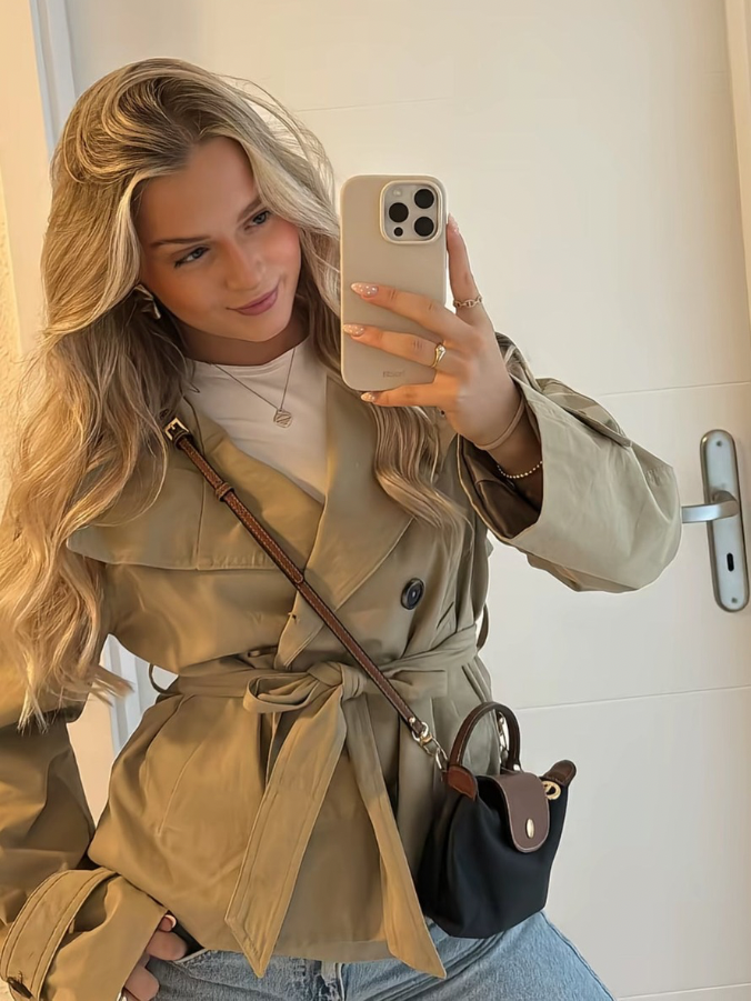 Giacca corta da donna con cintura e doppio petto - Chic e strutturata