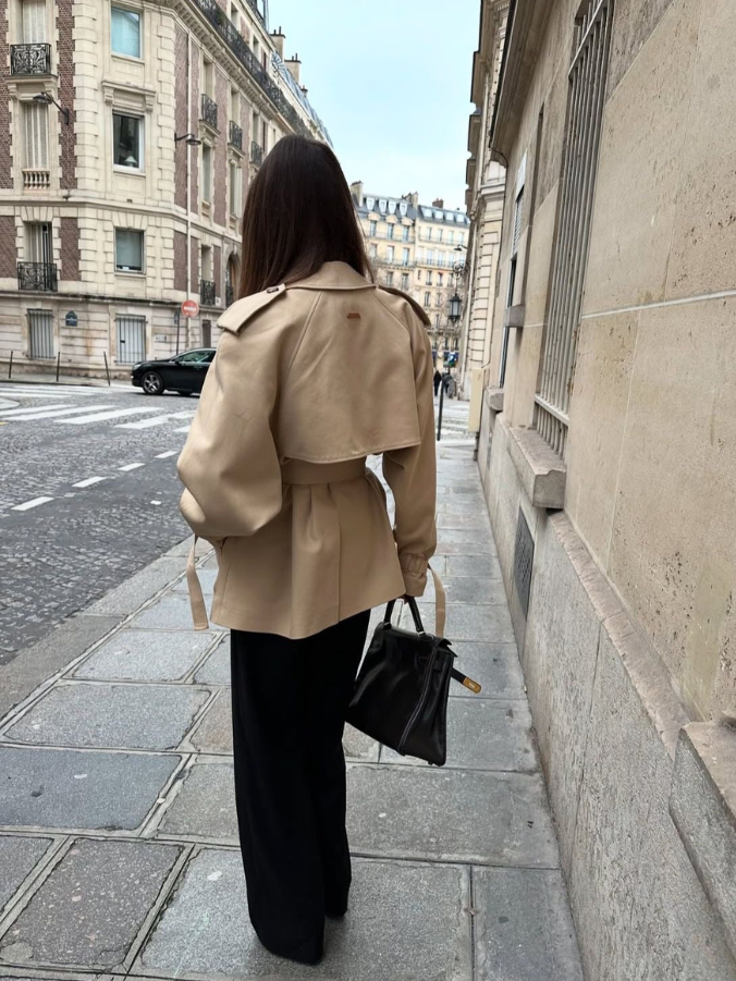 Giacca corta da donna con cintura e doppio petto - Chic e strutturata