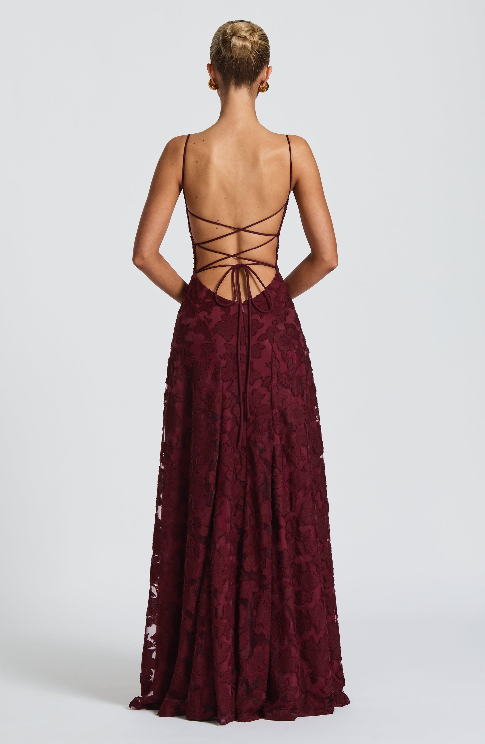 Abito maxi floreale da donna con scollo morbido e schiena con laccio - Fluido ed elegante