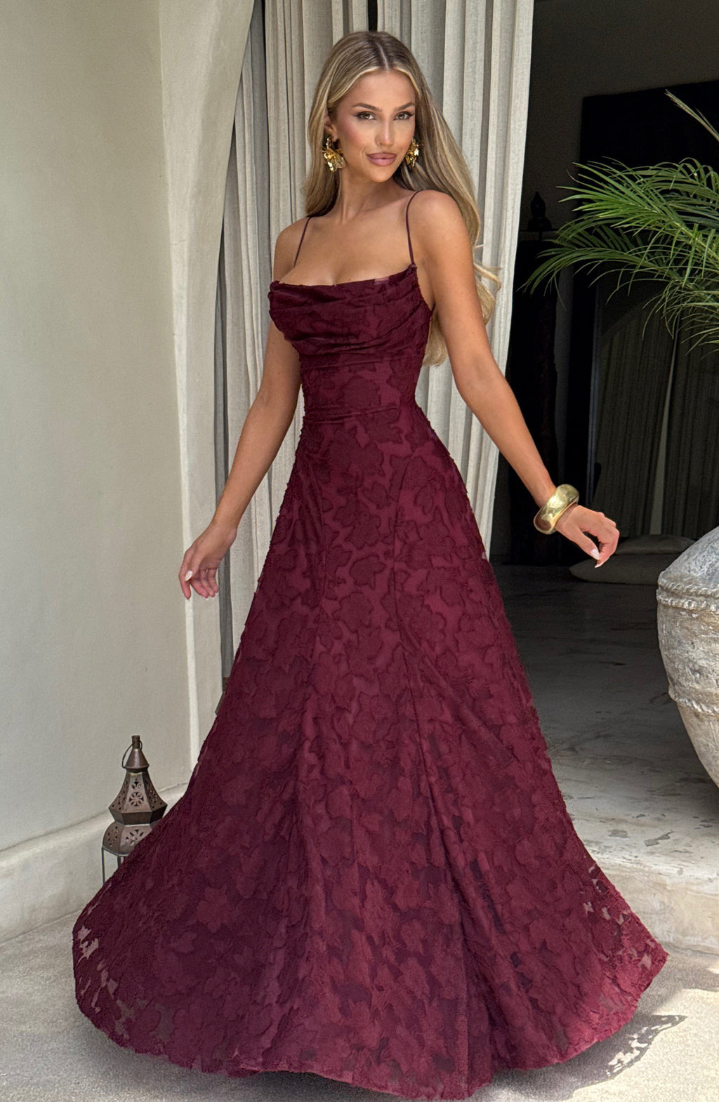 Abito maxi floreale da donna con scollo morbido e schiena con laccio - Fluido ed elegante
