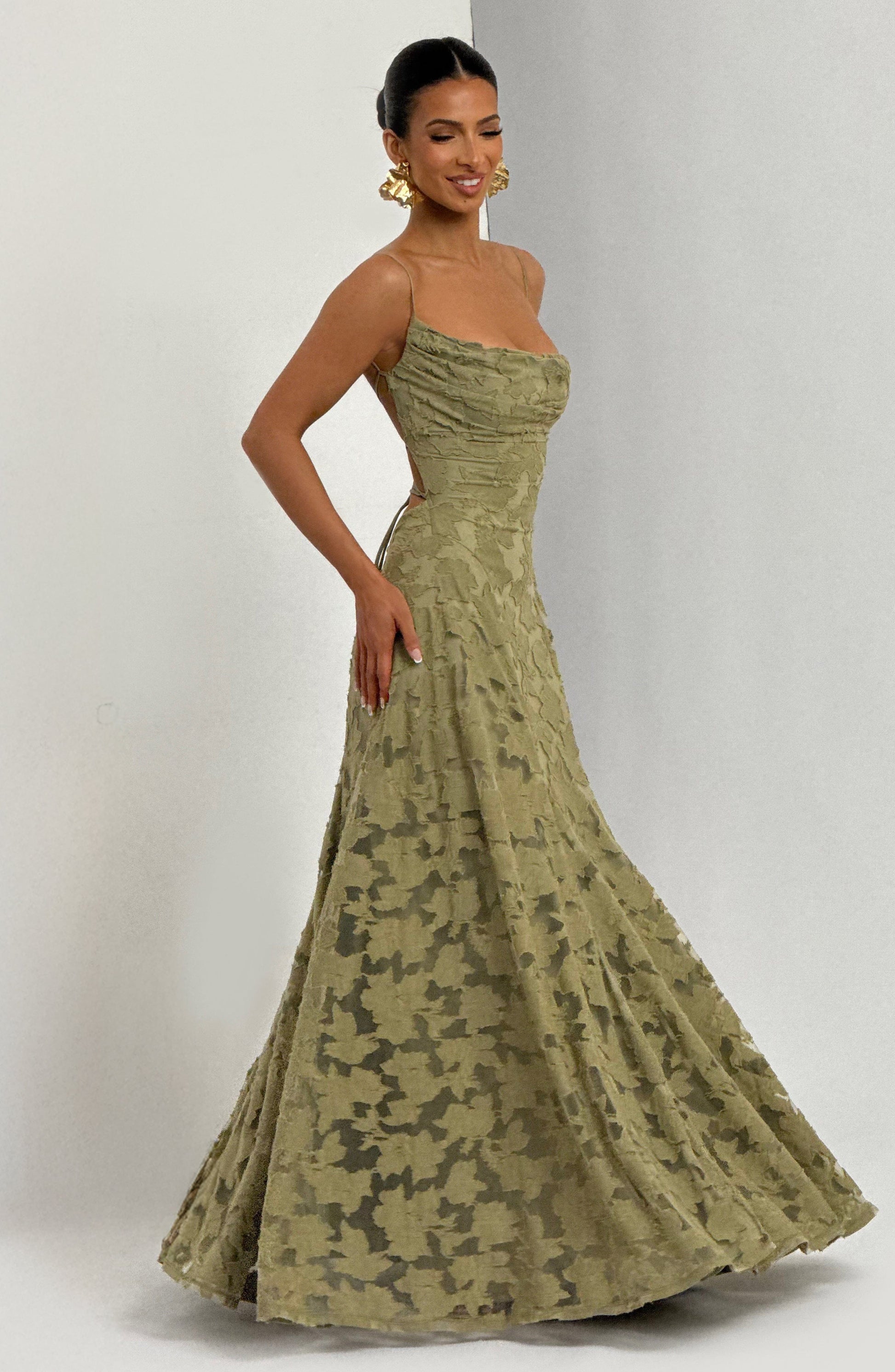 Abito maxi floreale da donna con scollo morbido e schiena con laccio - Fluido ed elegante