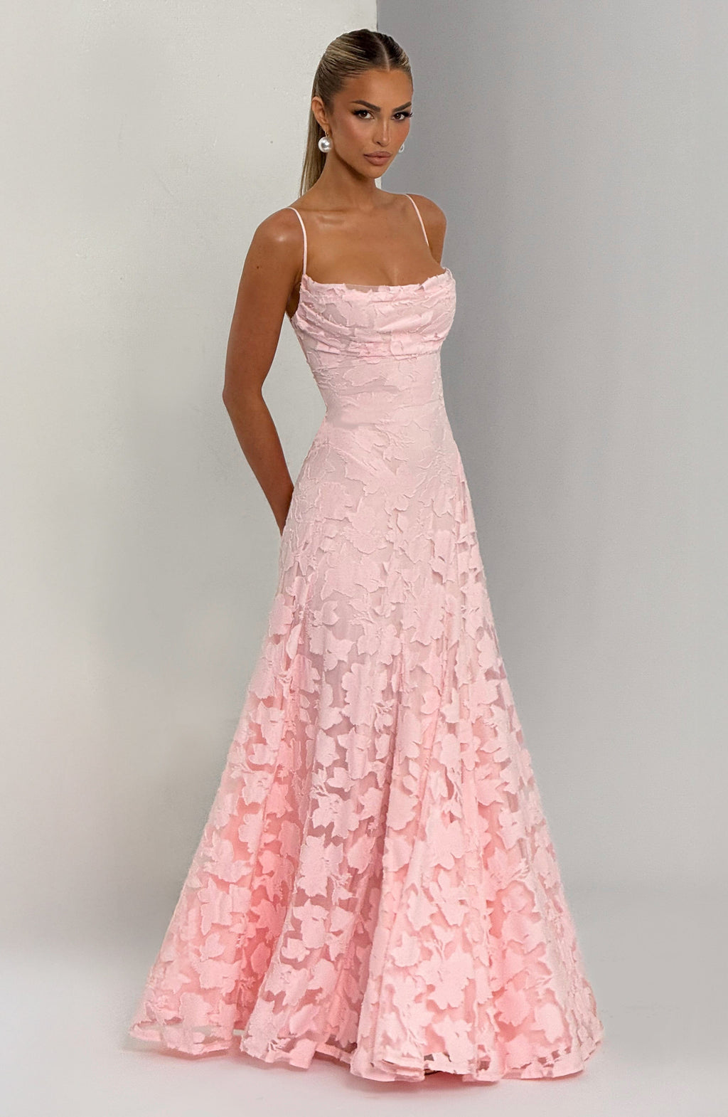 Abito maxi floreale da donna con scollo morbido e schiena con laccio - Fluido ed elegante