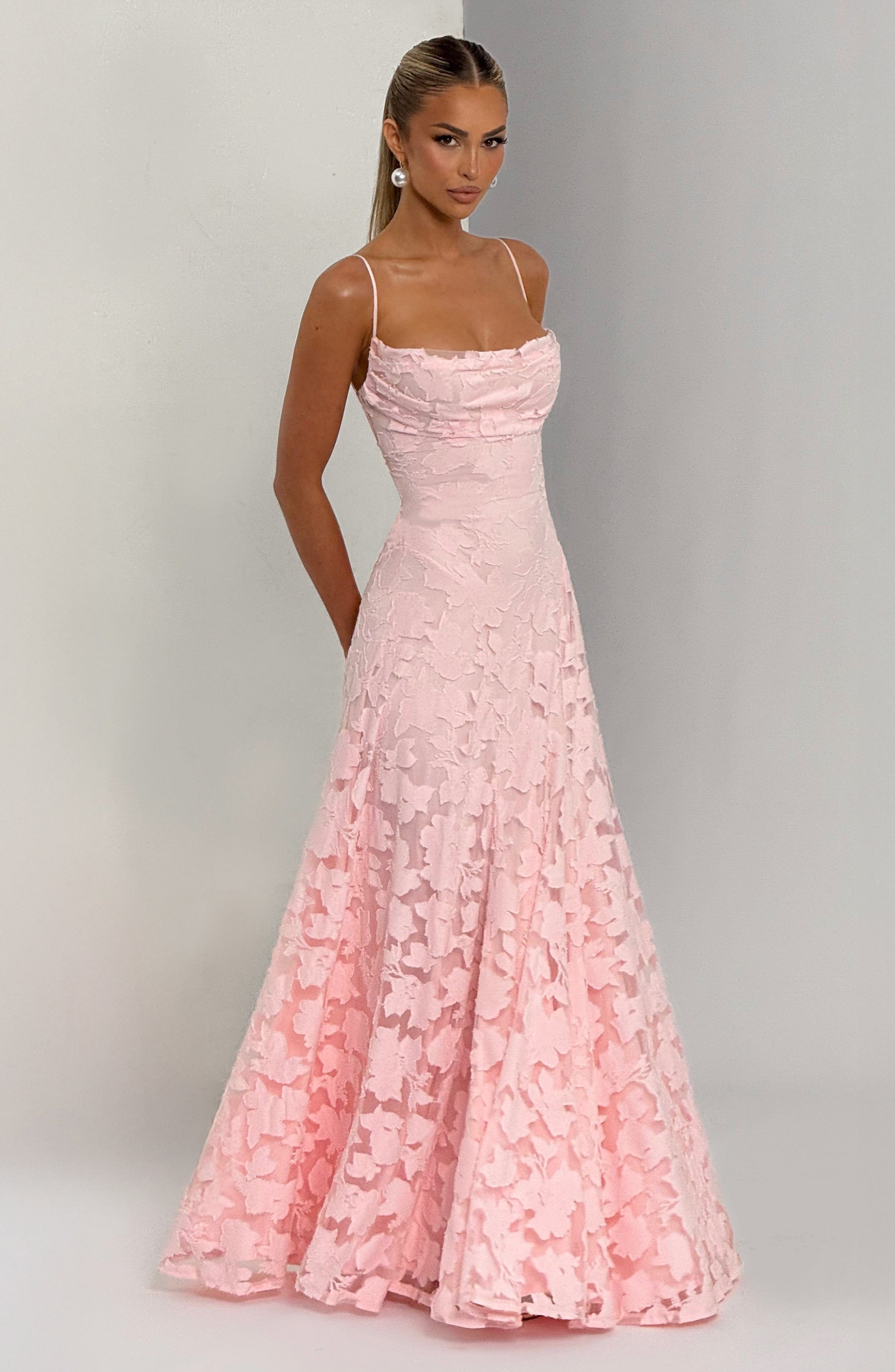 Abito maxi floreale da donna con scollo morbido e schiena con laccio - Fluido ed elegante