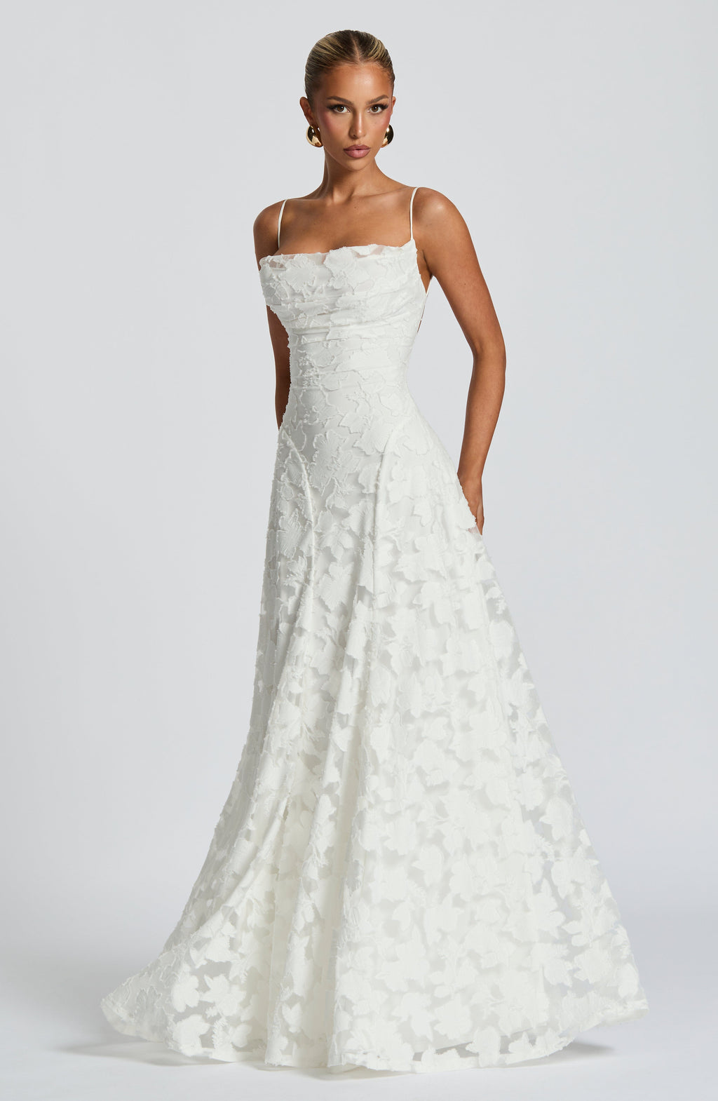 Abito maxi floreale da donna con scollo morbido e schiena con laccio - Fluido ed elegante