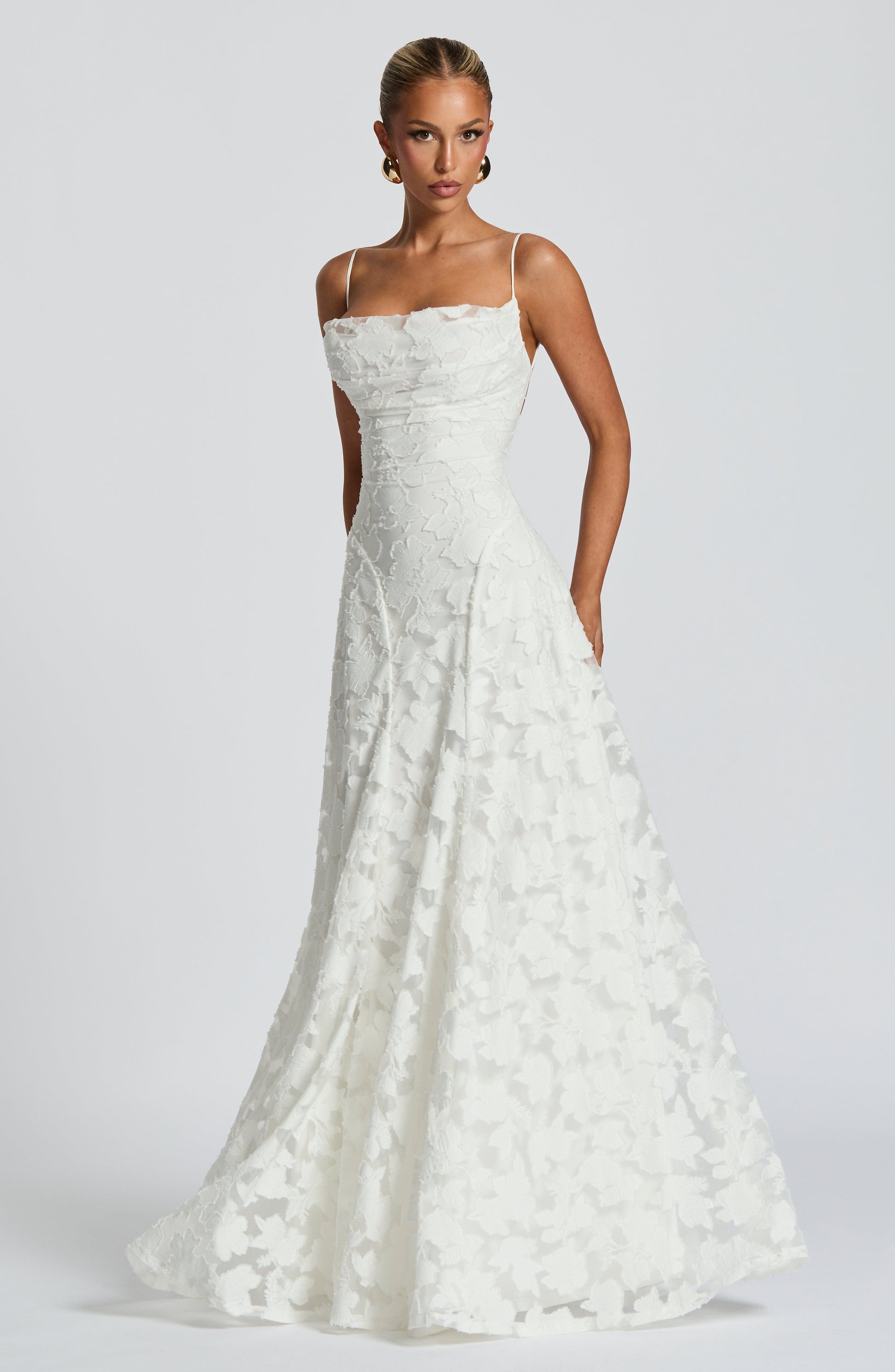 Abito maxi floreale da donna con scollo morbido e schiena con laccio - Fluido ed elegante