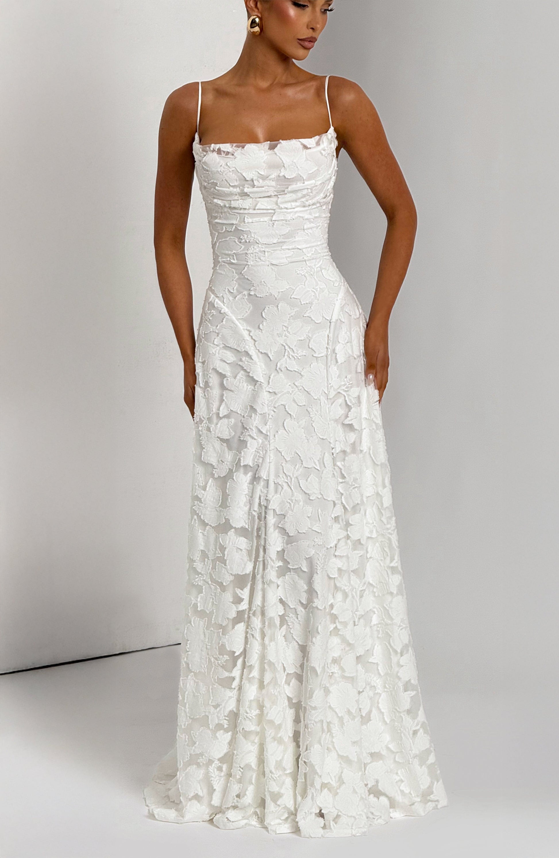 Abito maxi floreale da donna con scollo morbido e schiena con laccio - Fluido ed elegante