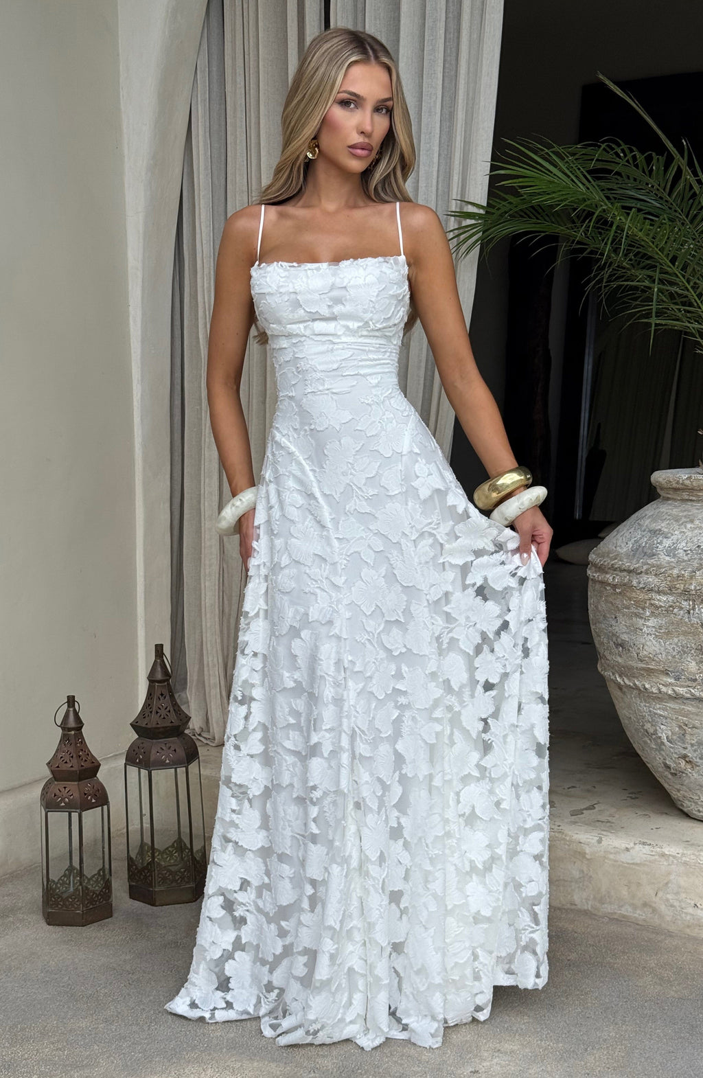 Abito maxi floreale da donna con scollo morbido e schiena con laccio - Fluido ed elegante