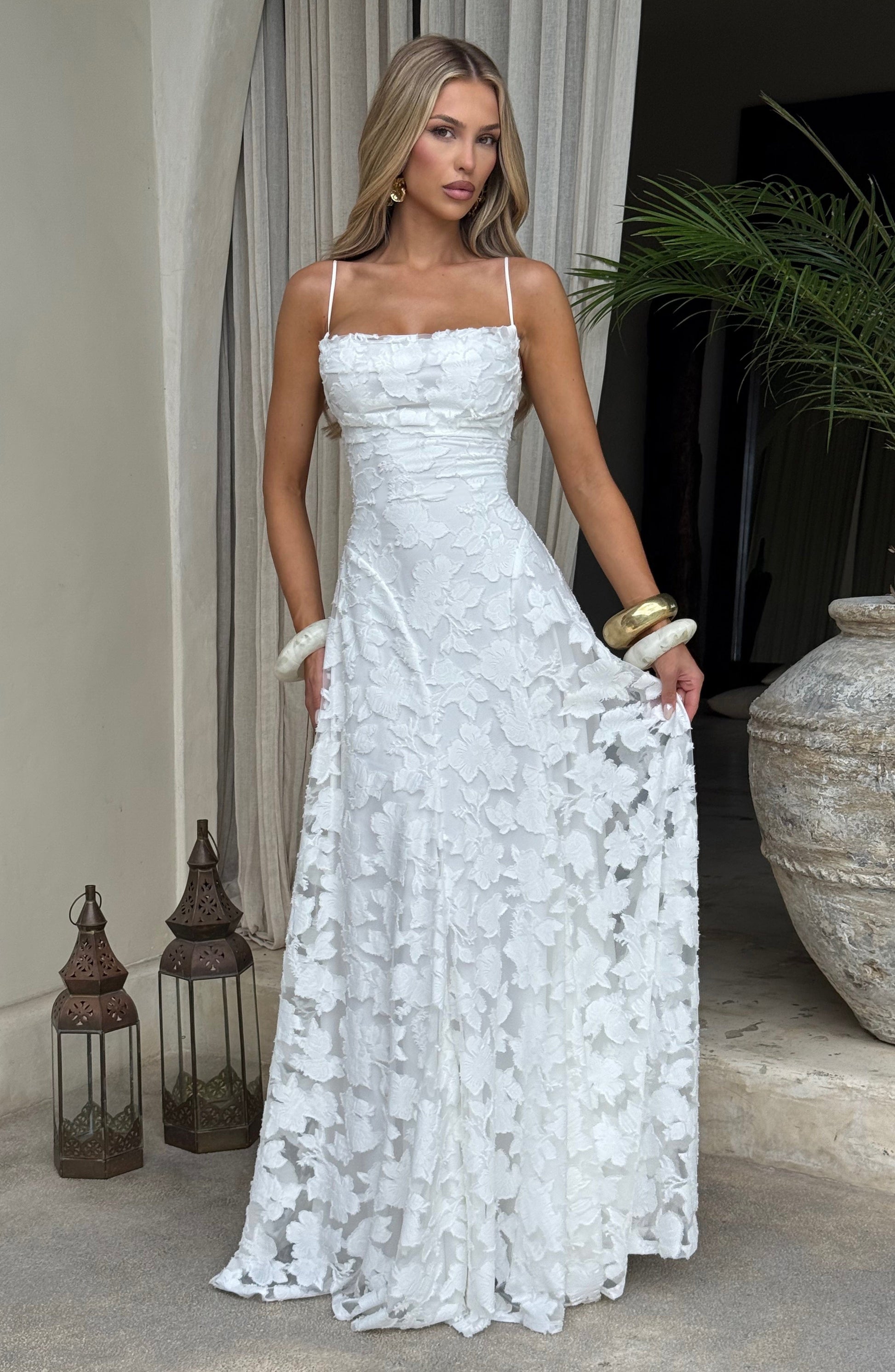 Abito maxi floreale da donna con scollo morbido e schiena con laccio - Fluido ed elegante