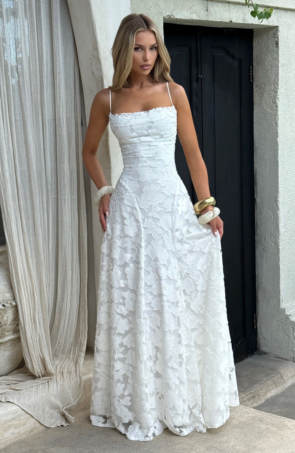 Abito maxi floreale da donna con scollo morbido e schiena con laccio - Fluido ed elegante