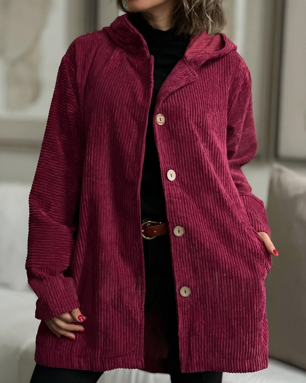 Giacca casual da donna con cappuccio e chiusura a bottoni