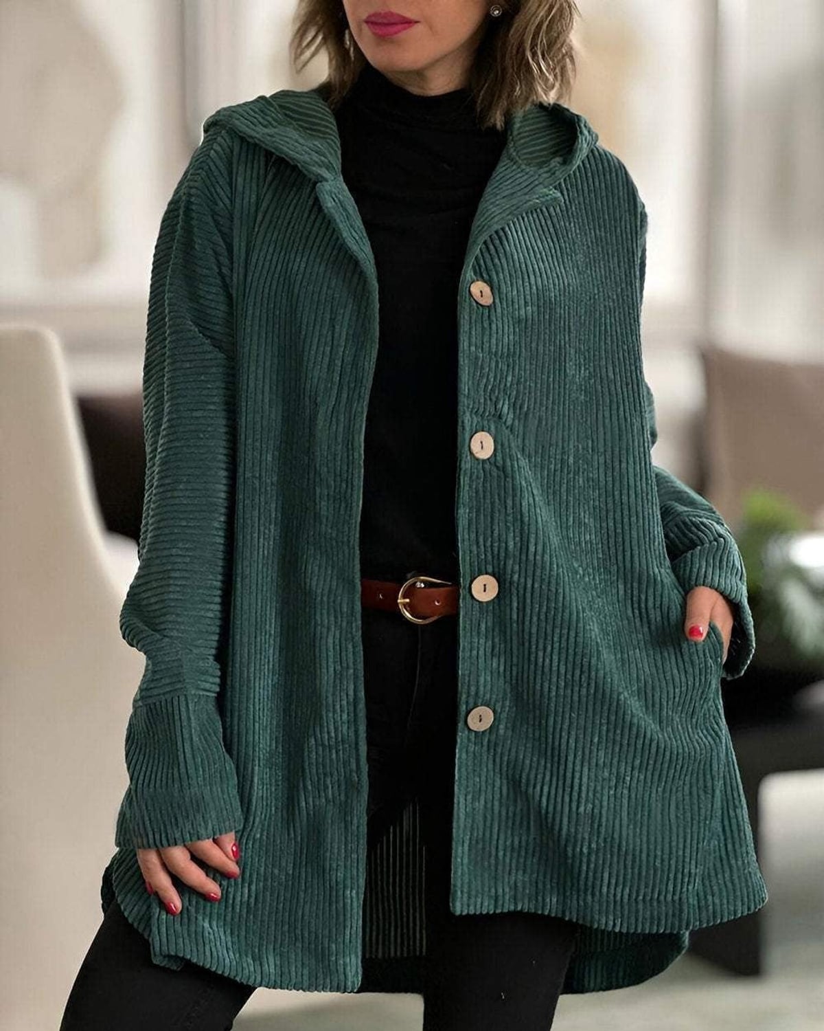 Giacca casual da donna con cappuccio e chiusura a bottoni