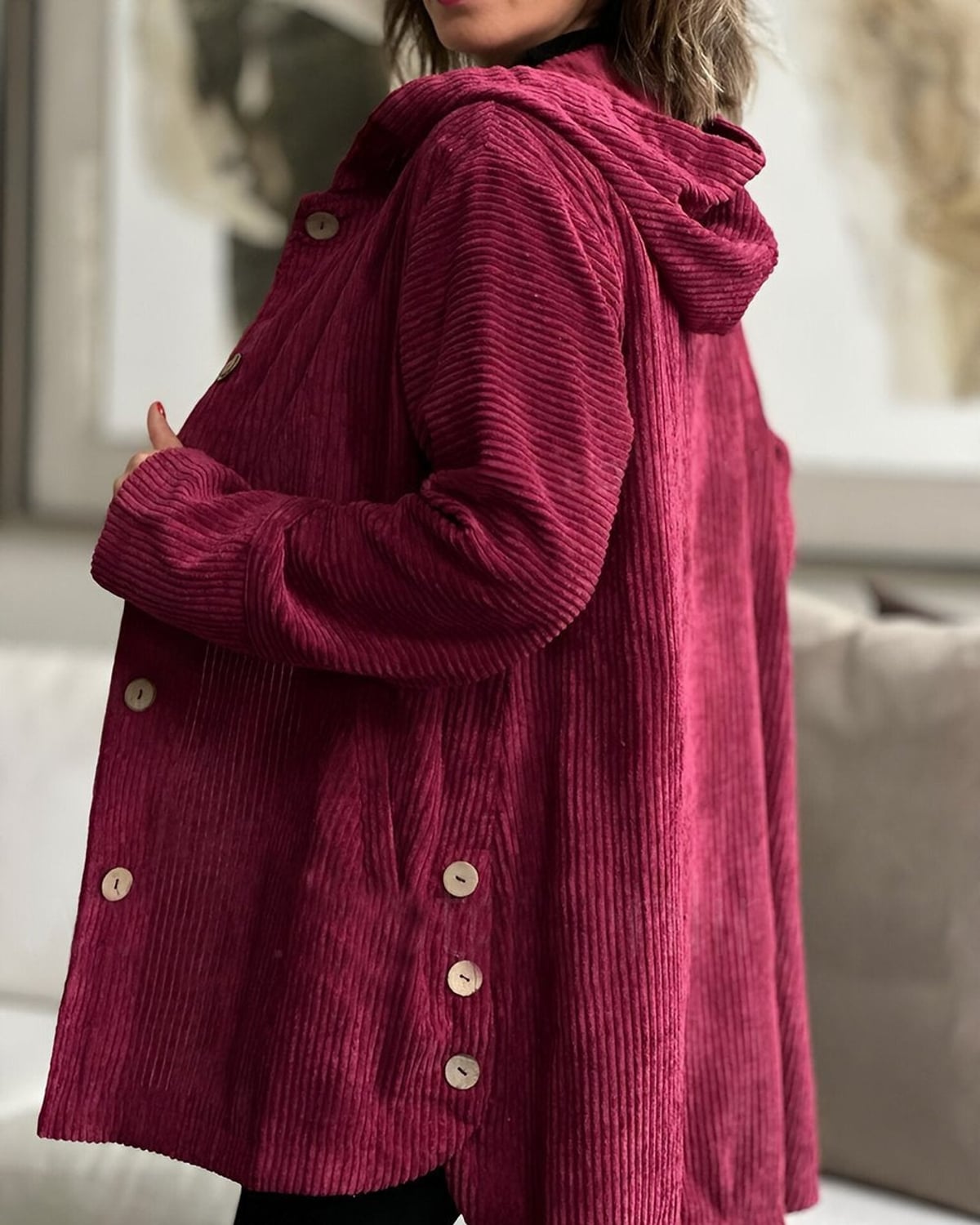 Giacca casual da donna con cappuccio e chiusura a bottoni
