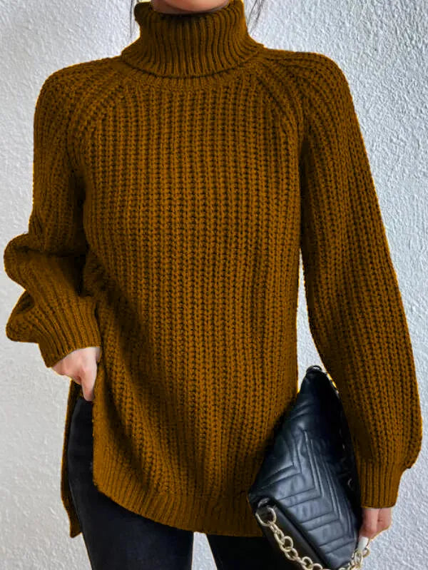 Maglione dolcevita da donna con maniche raglan e orlo spaccato