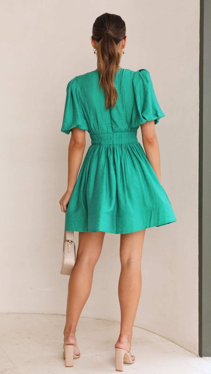 Mini Abito Elegante da Donna – Taglio Chic e Femminile
