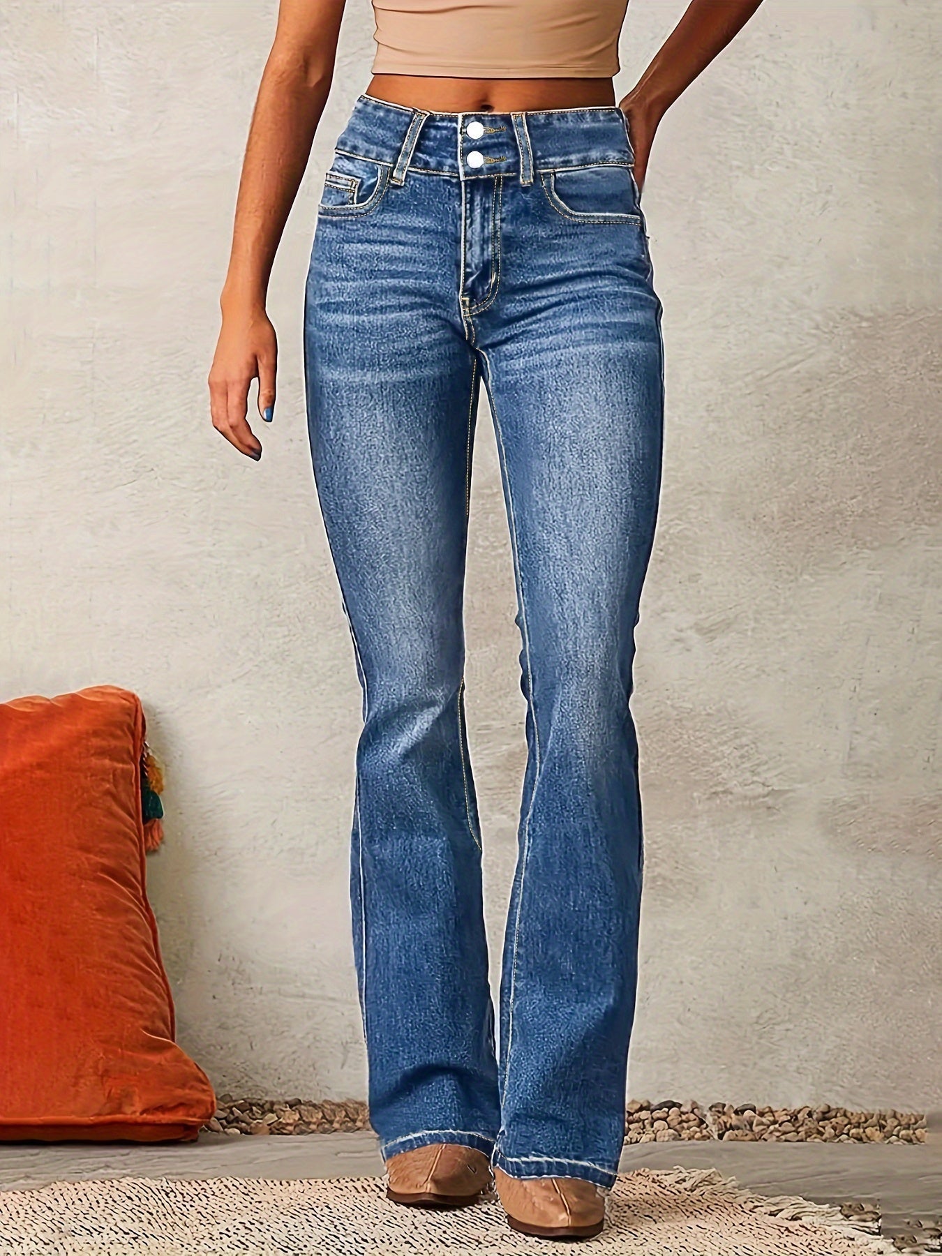 Luxury Women’s High-Waisted Flare Jeans – Modern, Figure-Flattering Style and Trendy Appeal.