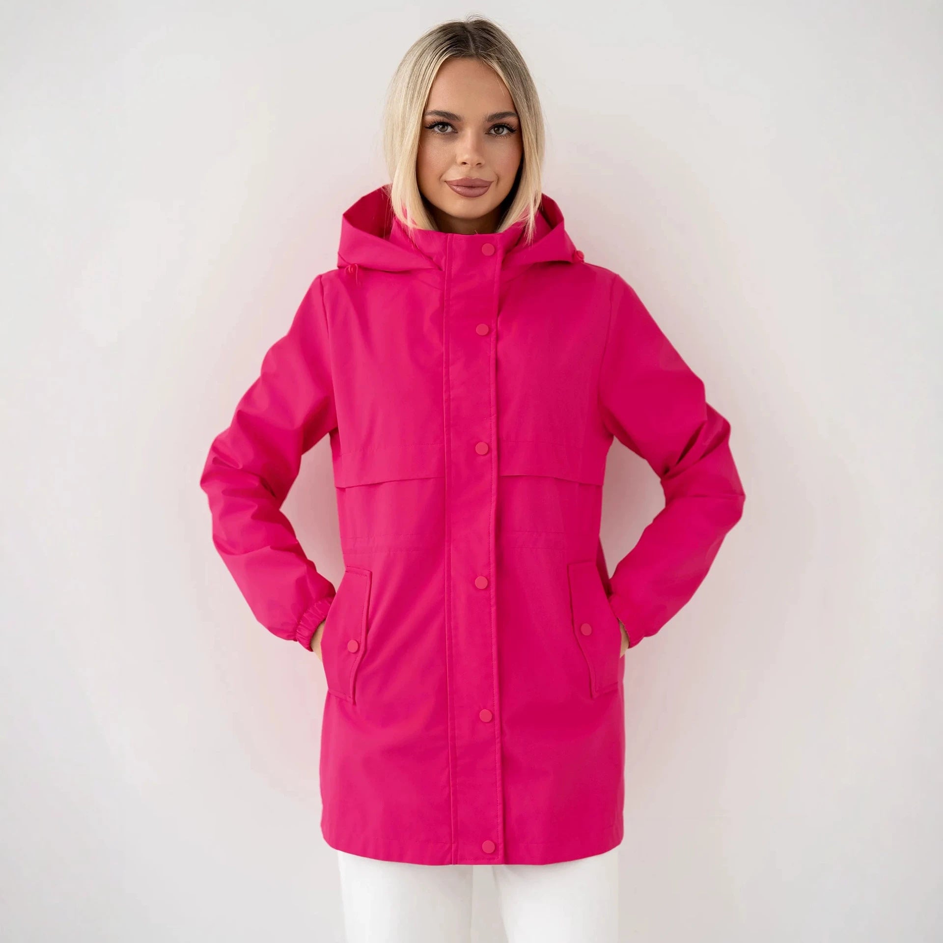 Chaqueta deportiva de mujer con capucha: informal, cómoda y versátil