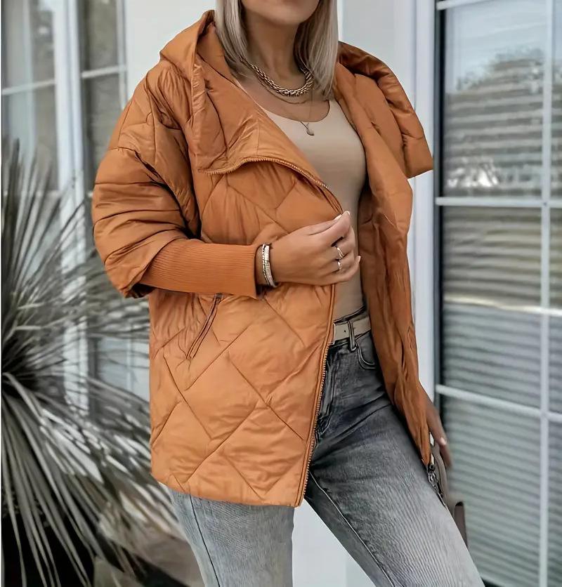 Giacca Puffer Donna con Cappuccio e Zip – Elegante Stile Patchwork Invernale
