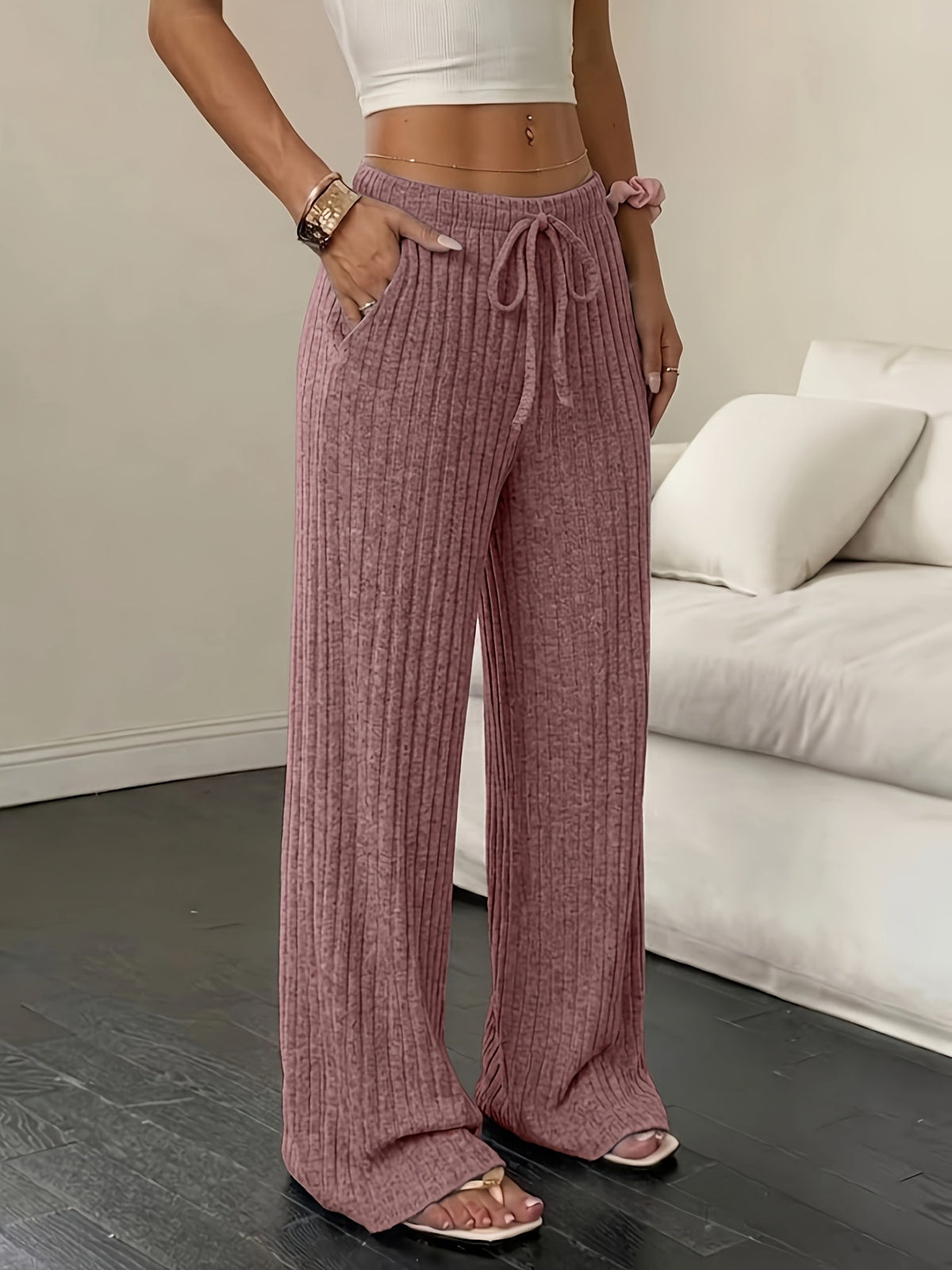 Pantalon femme en maille côtelée à jambes larges – Confortable et moderne