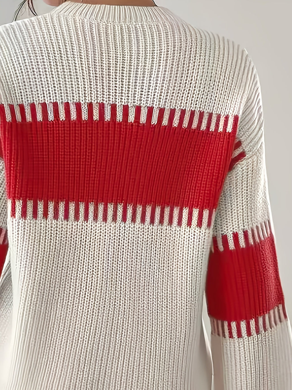 Stribet damesweater i colorblock – Moderne og blød
