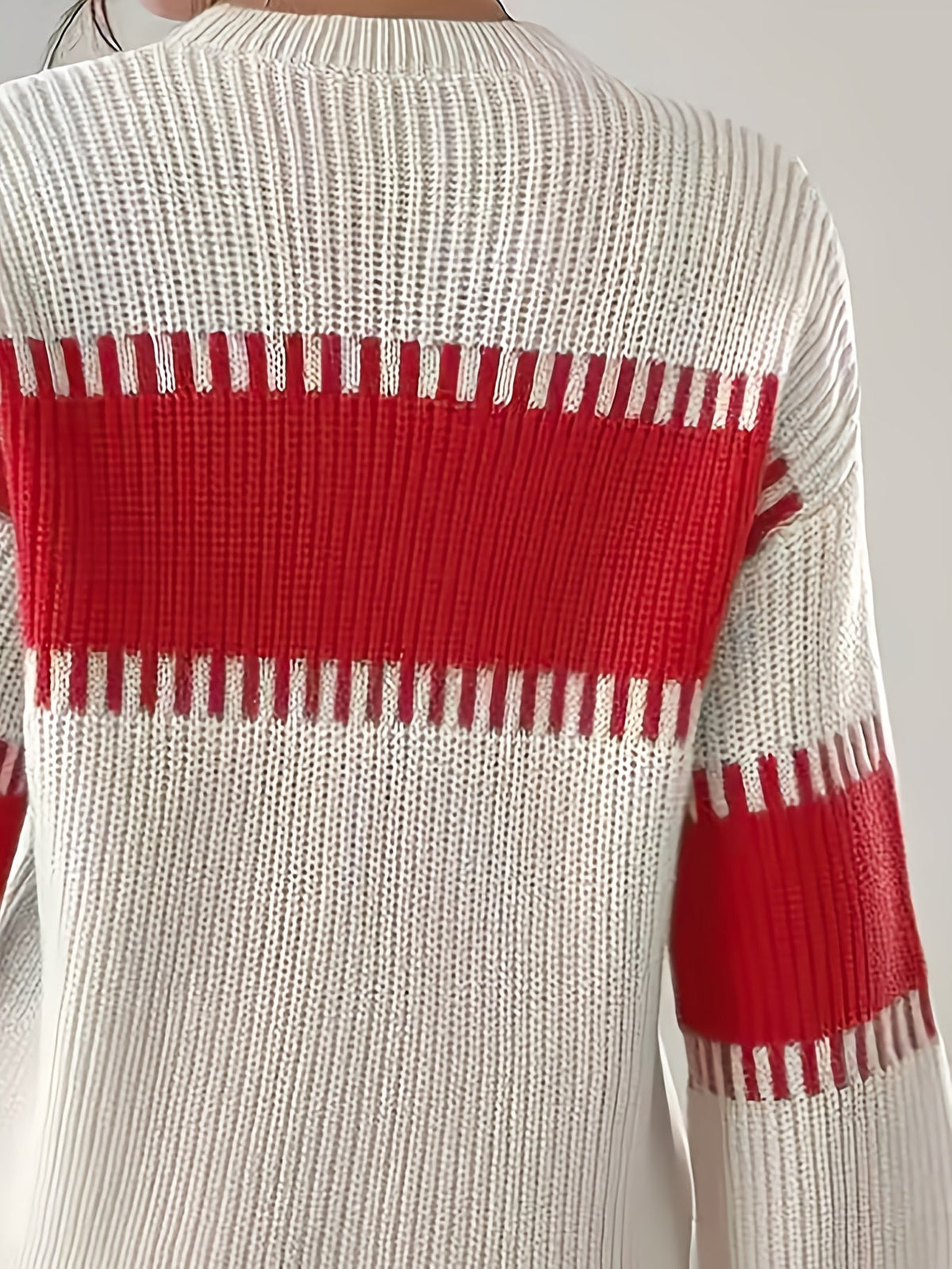 Stribet damesweater i colorblock – Moderne og blød