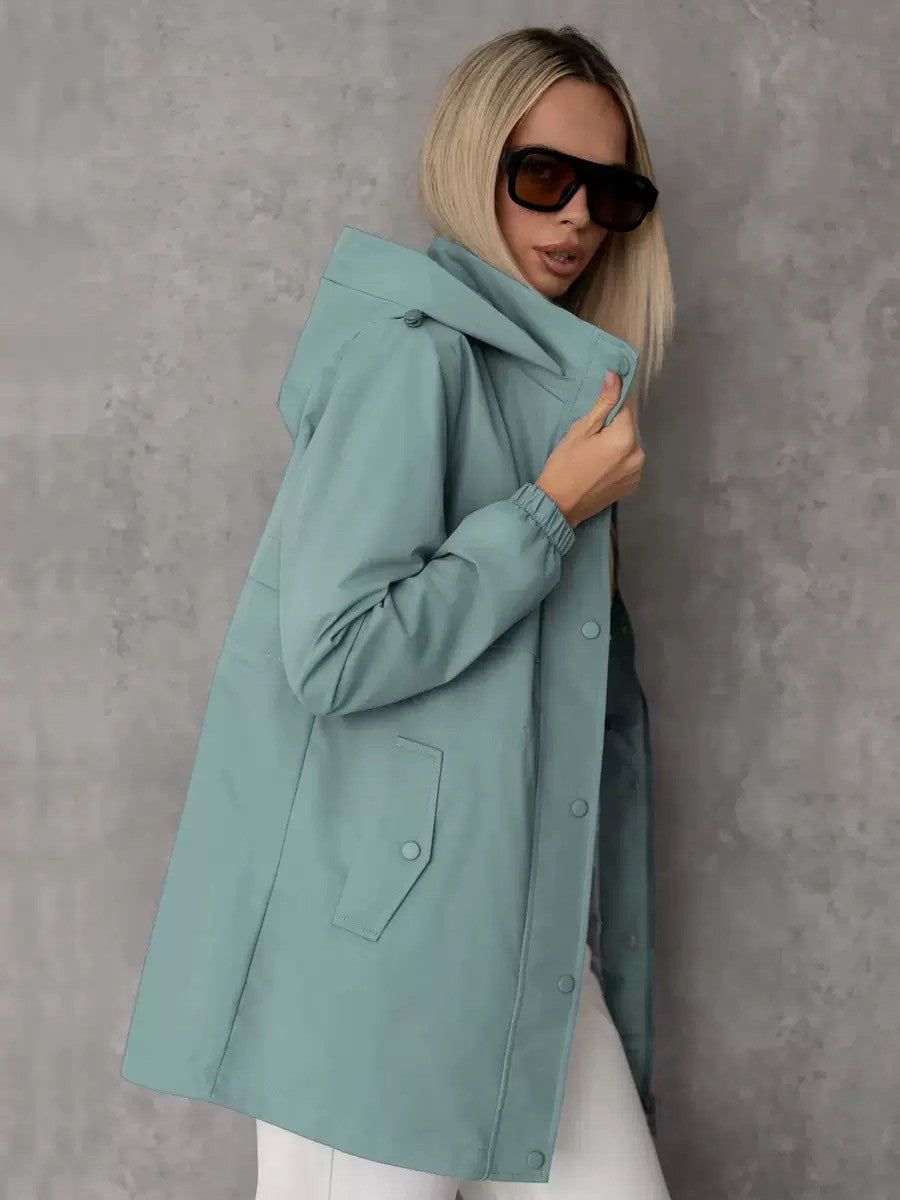 Chaqueta deportiva de mujer con capucha: informal, cómoda y versátil