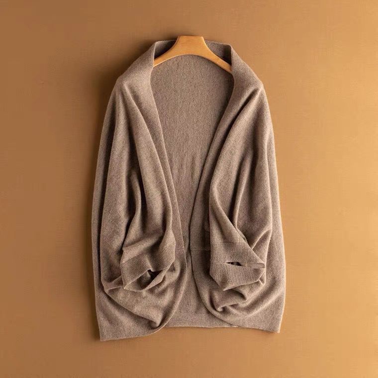 Elegante scialle da donna in maglia – Caldo, morbido e alla moda.