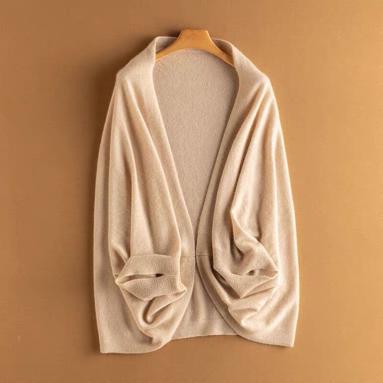 Elegante scialle da donna in maglia – Caldo, morbido e alla moda.