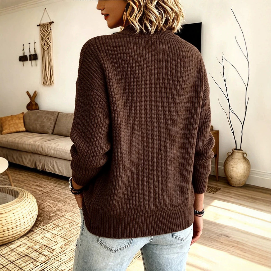 Women's ribbed sweater with asymmetrical zipper – Modern and comfortable