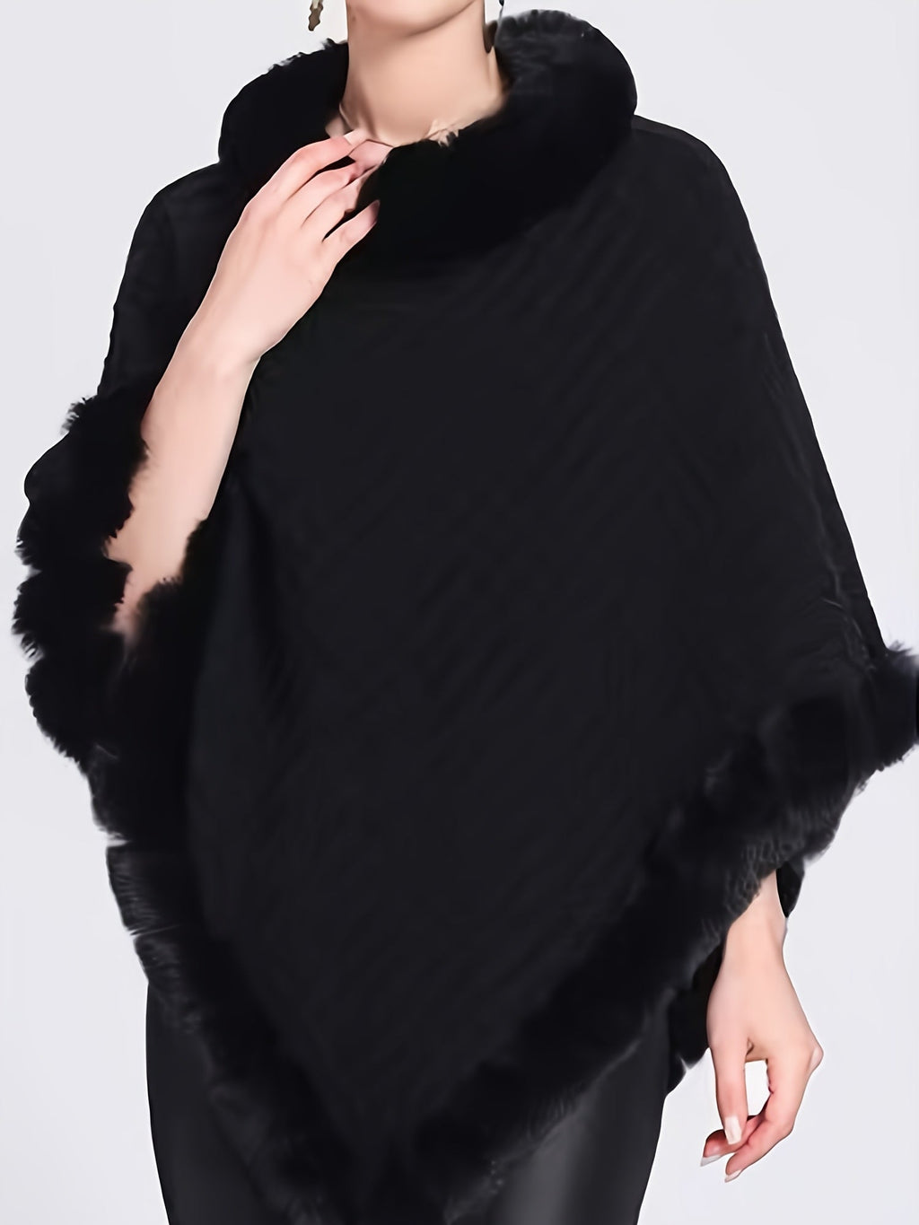 Elegante poncho lavorato a maglia da donna con bordo in pelliccia – Morbido mantello invernale in acrilico