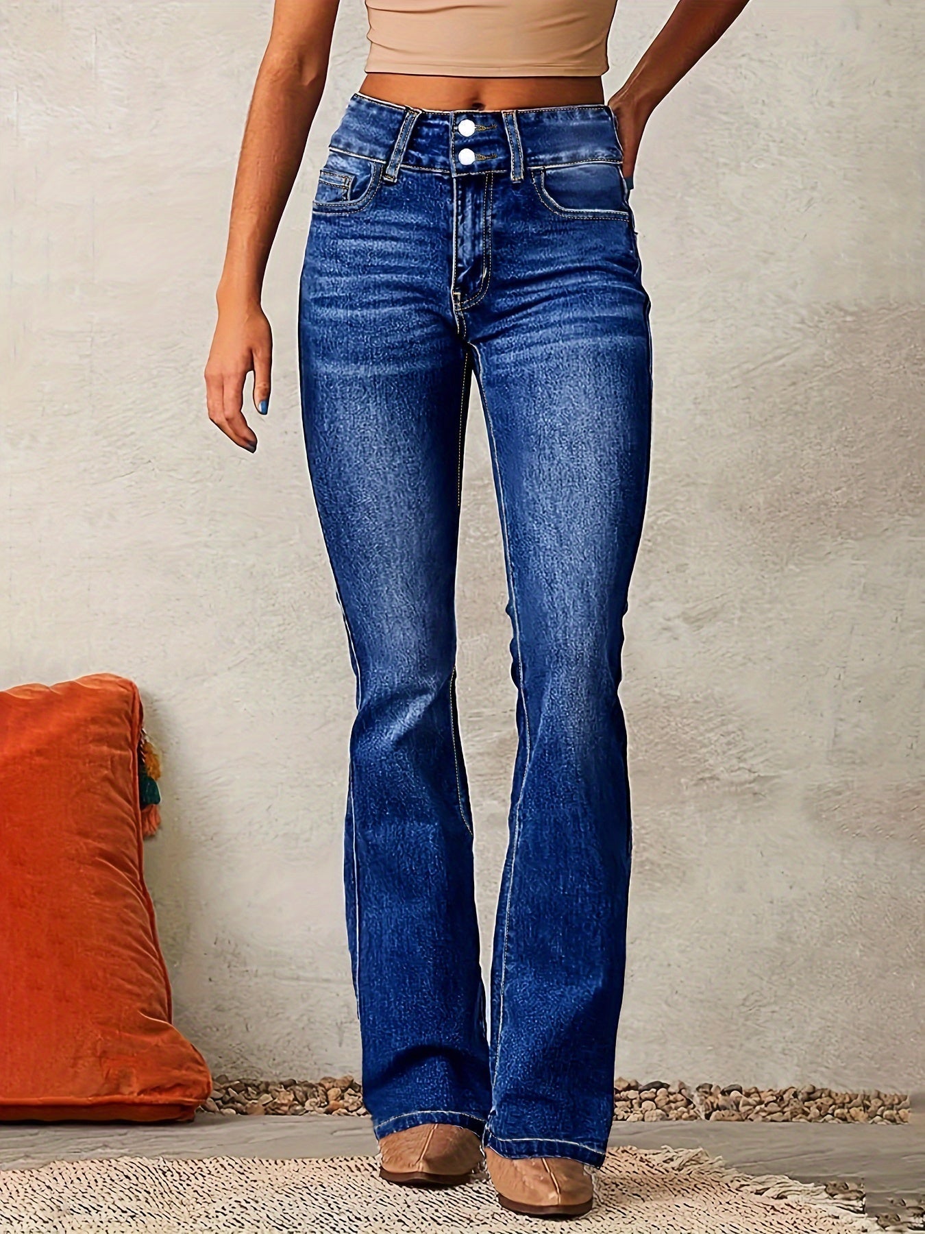 Luxury Women’s High-Waisted Flare Jeans – Modern, Figure-Flattering Style and Trendy Appeal.