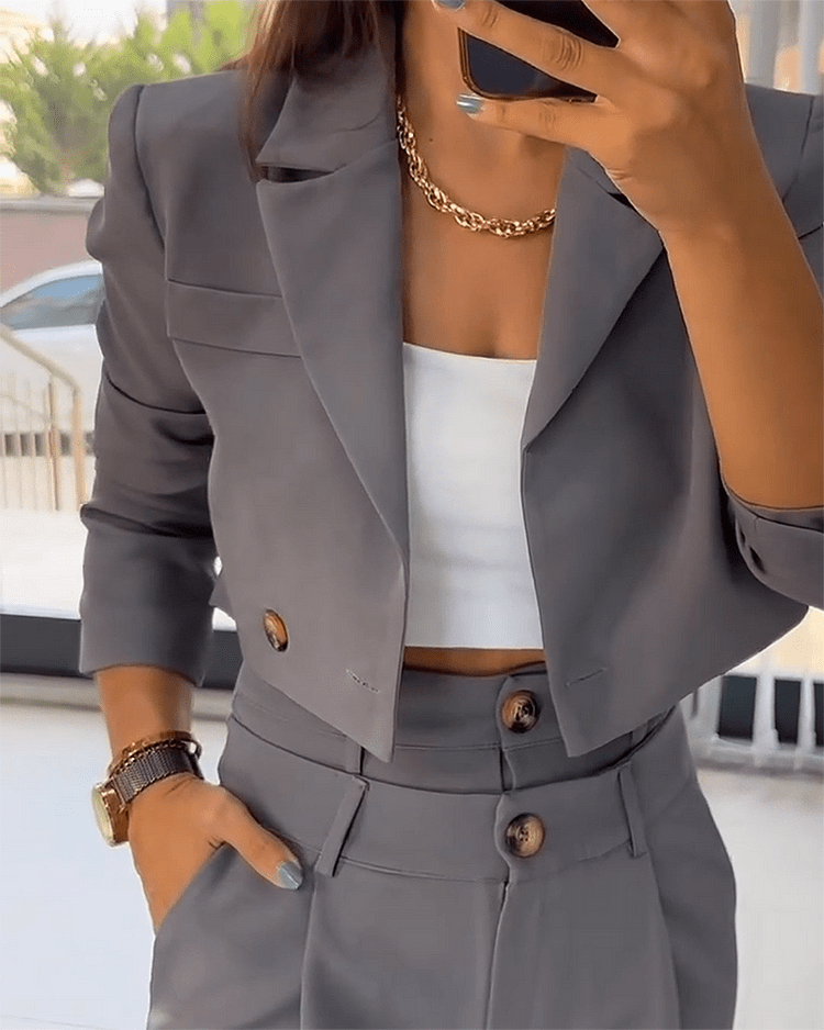 Set di pantaloni blazer grigi abbinati alla moda da donna