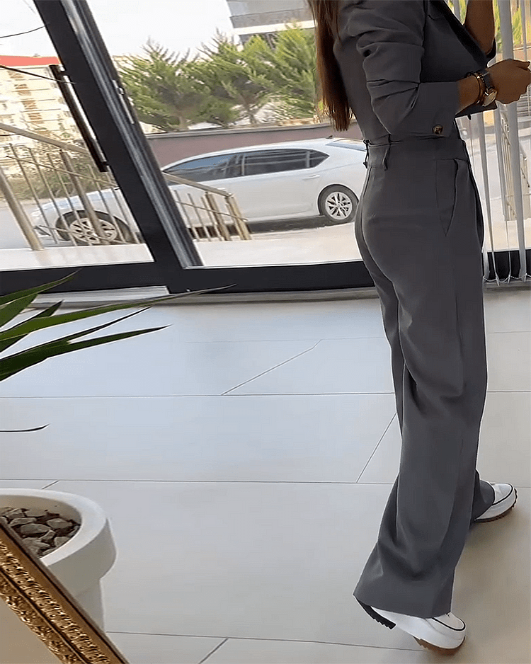 Set di pantaloni blazer grigi abbinati alla moda da donna