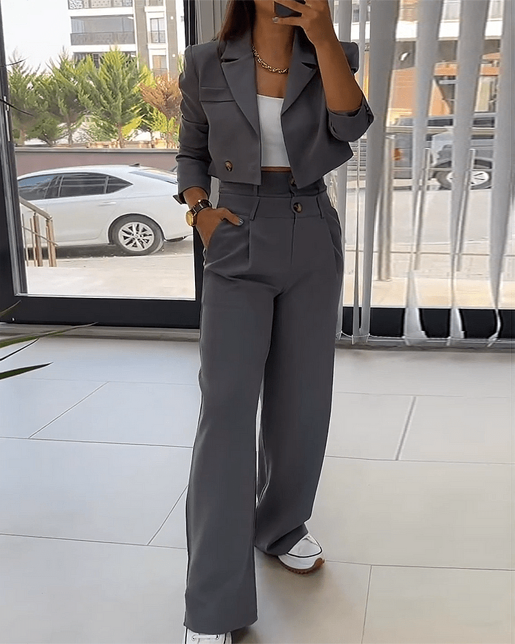 Set di pantaloni blazer grigi abbinati alla moda da donna