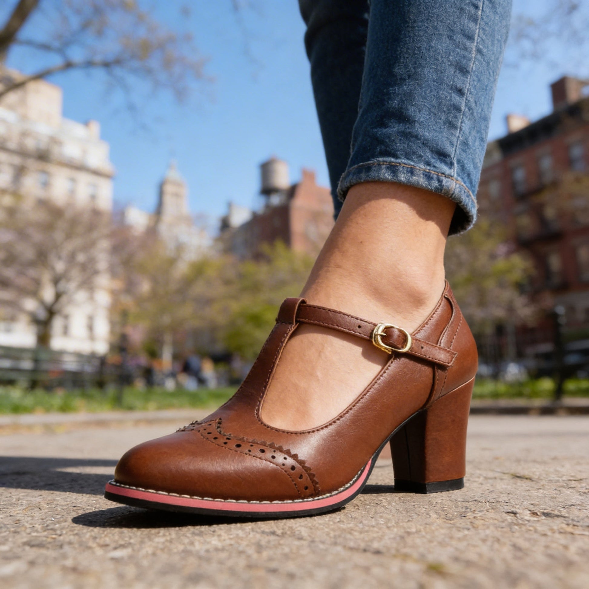 Mocassini con cinturino a T in stile brogue – Tacchi a blocco di ispirazione vintage con calzata confortevole