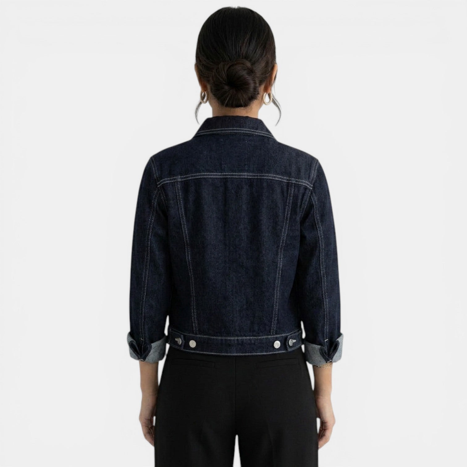 Short blue denim jacket for women – Modern, versatile casual style