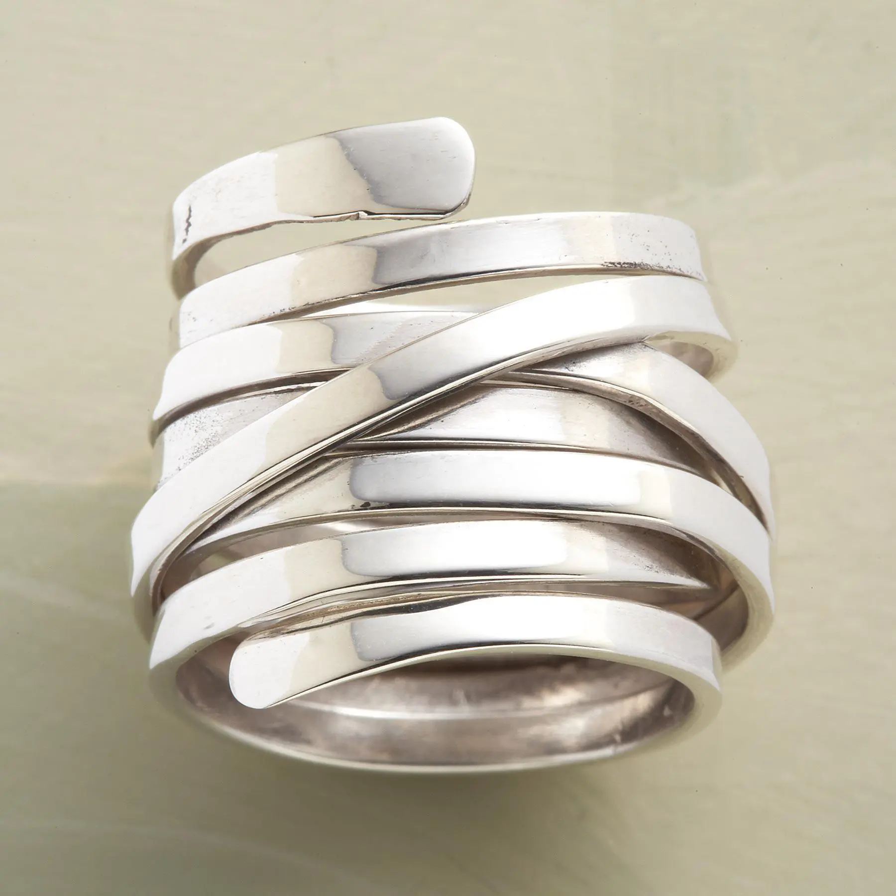 Anello Argento Multistrato Donna Lusso – Stile Vintage Elegante e Raffinato.
