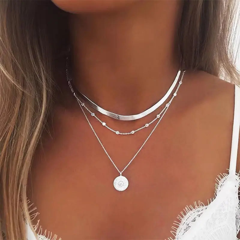 Women’s Silver Necklace – Elegant, Minimalist, and Radiant Style.