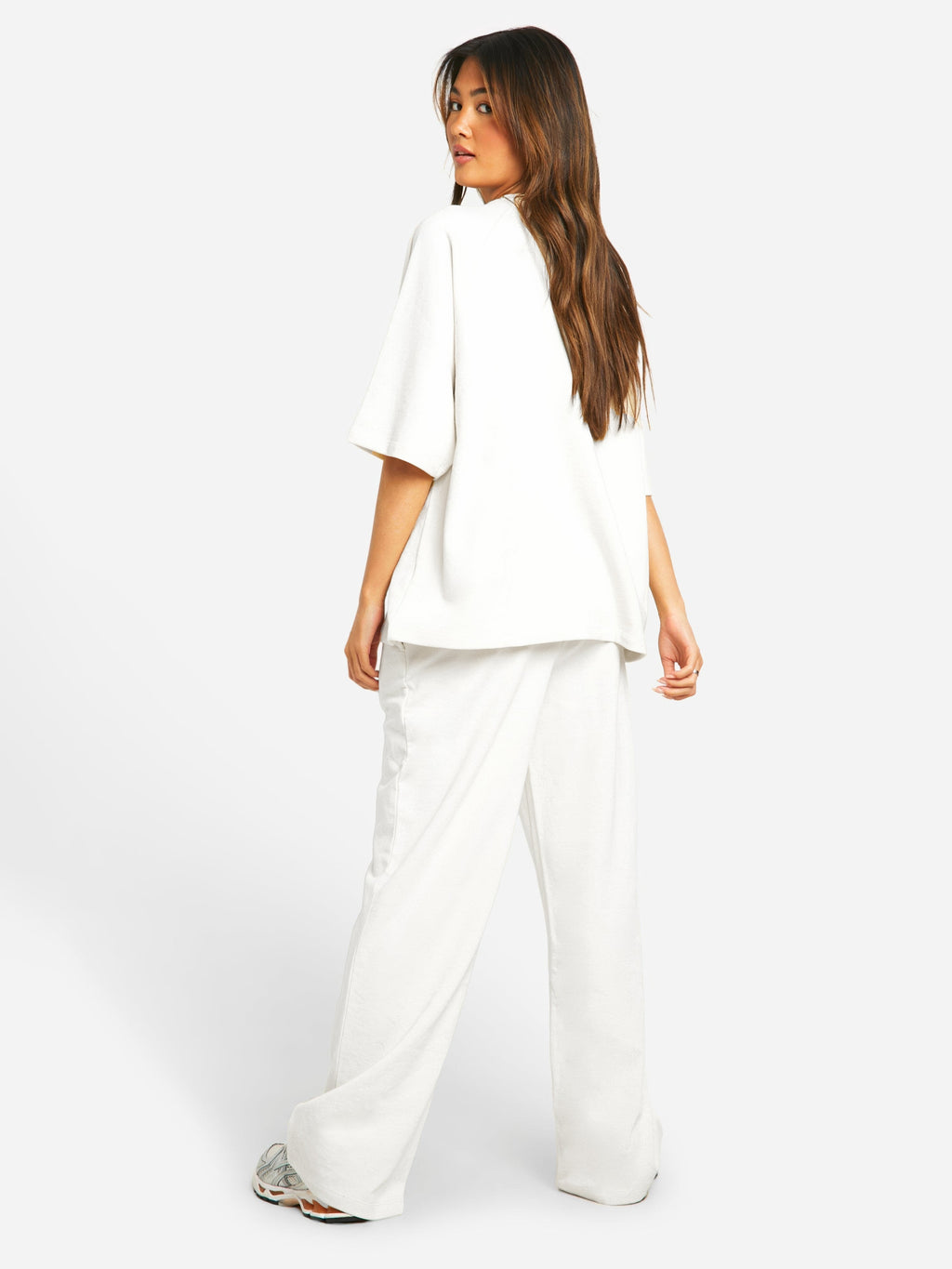 Completo da donna con t-shirt a collo alto e pantaloni della tuta a gamba dritta - Vestibilità estiva casual oversize