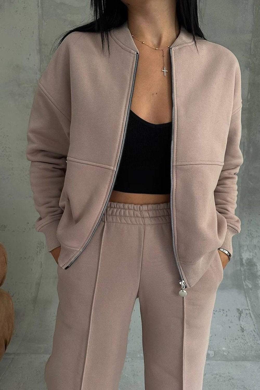 Completo casual alla moda da donna in due pezzi - felpa oversize con zip e pantaloni da jogging