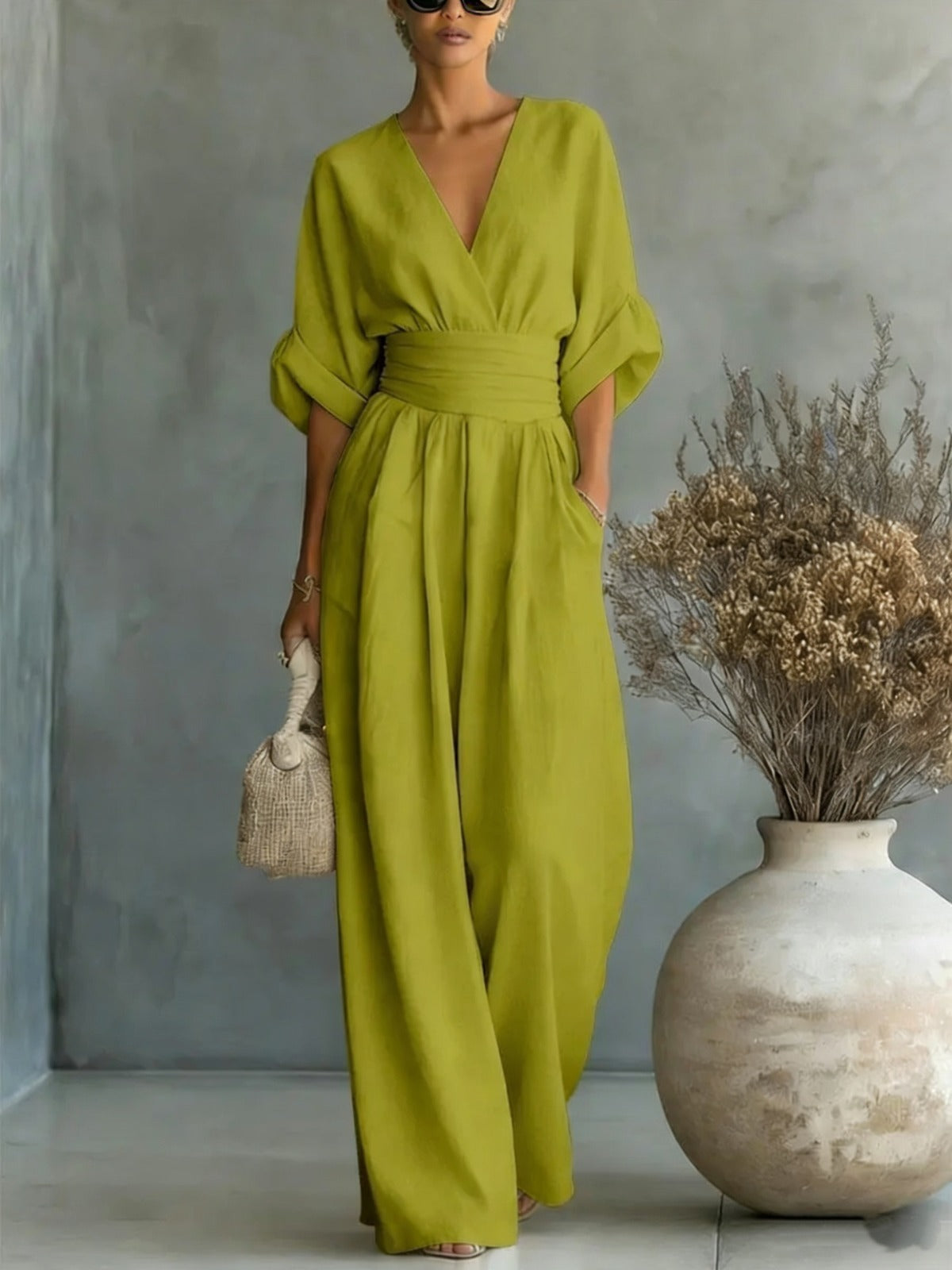 Tuta donna con scollo a V e gamba ampia - Elegante e fluida