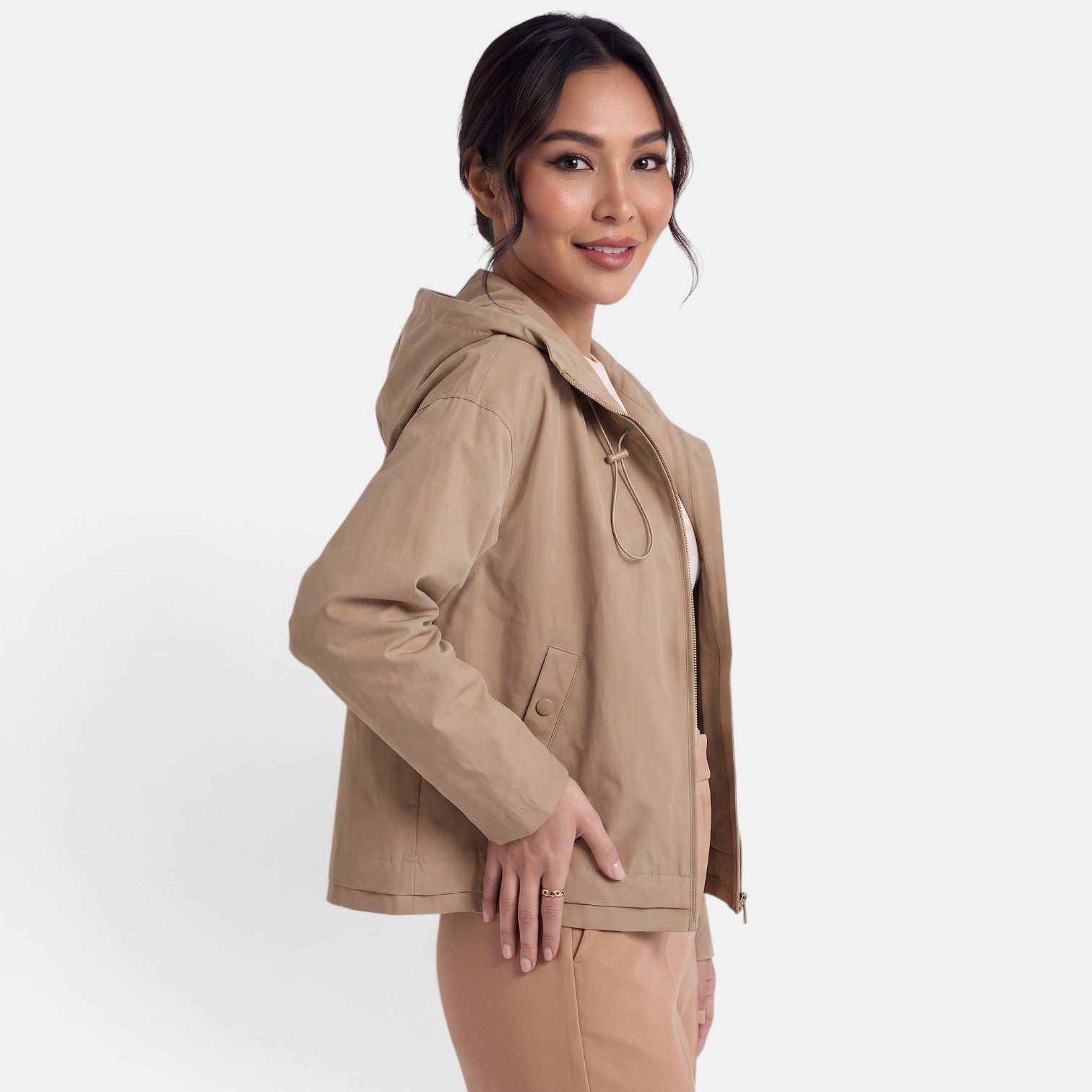 Trench court femme à capuche – Style pratique, léger et de mi-saison