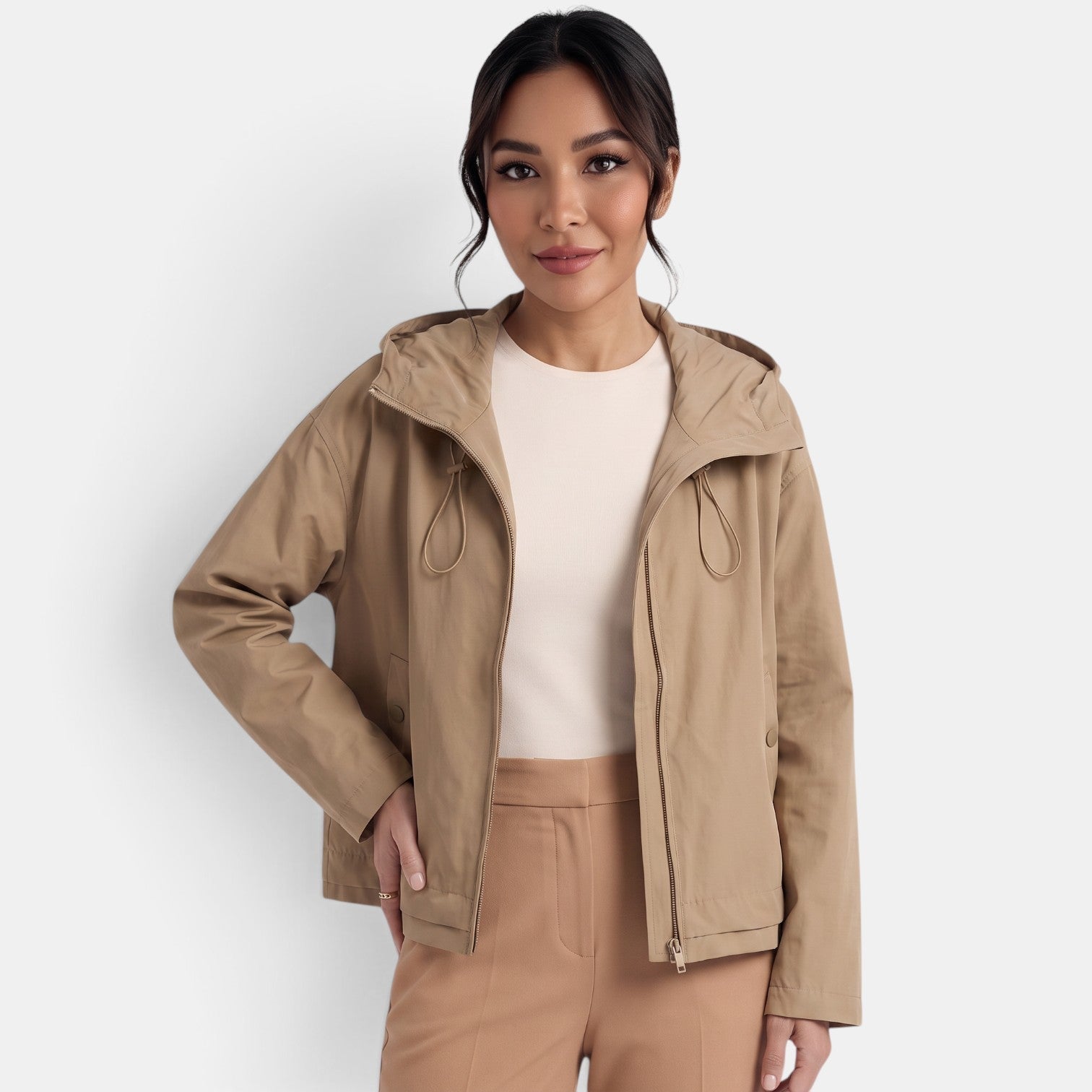 Trench court femme à capuche – Style pratique, léger et de mi-saison