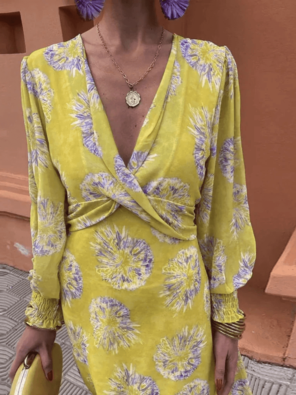 Abito da invitata a un matrimonio con pizzo floreale – Elegante e romantico