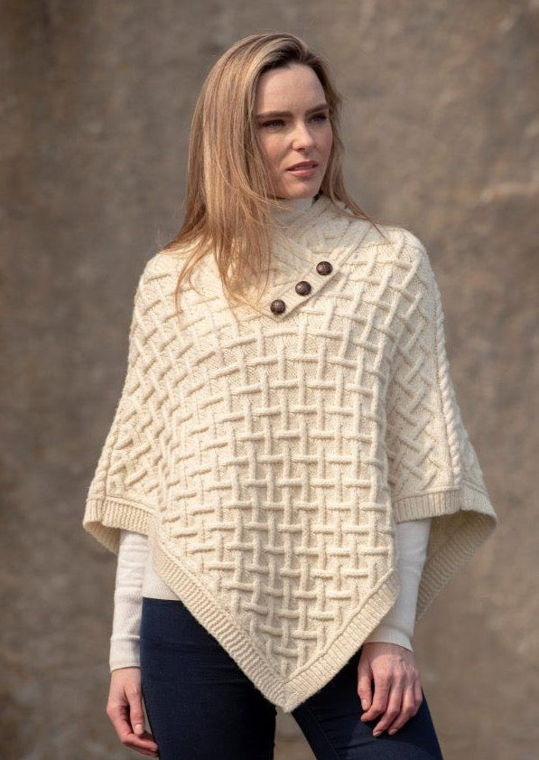 Poncho in morbida lana merino - elegante maglione naturale da donna