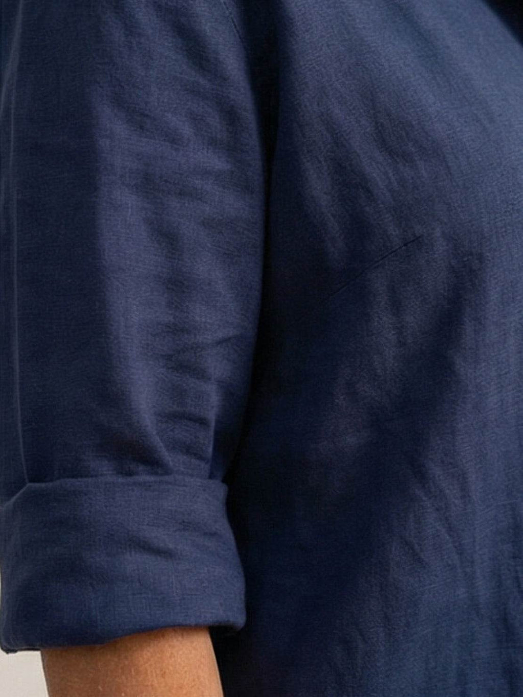 Completo camicia e pantaloni ampi da donna – Chic e fluido