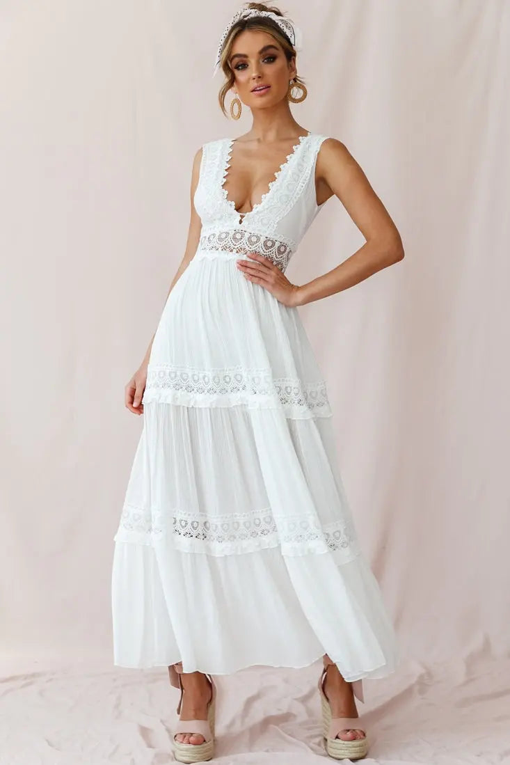 Abito lungo boho bianco da donna con inserti all'uncinetto, scollo a V profondo e vestibilità fluida, perfetto per l'estate