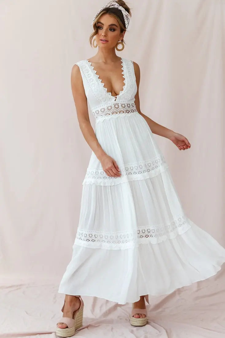 Abito lungo boho bianco da donna con inserti all'uncinetto, scollo a V profondo e vestibilità fluida, perfetto per l'estate